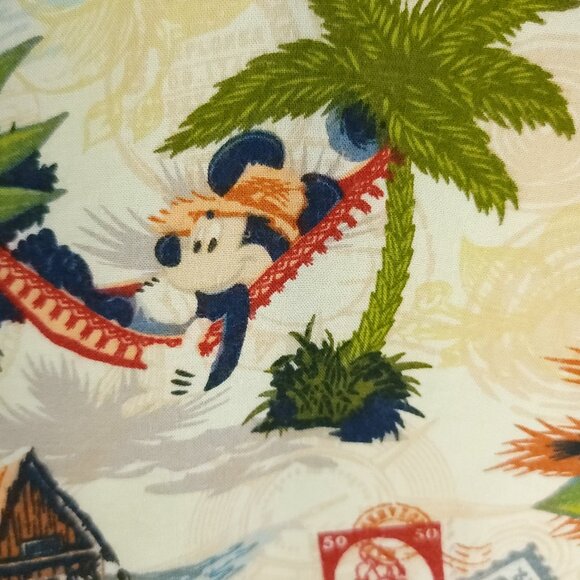 Walt Disney World Hawaiian Shirt Men's XXL Multicolor Mickey Mouse Friends Print - Picture 9 of 9